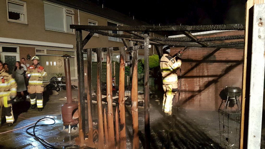 Tuinhuis ging in vlammen op
