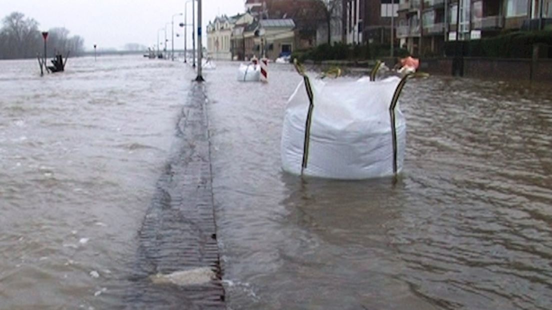 Meter water op Wellekade Deventer