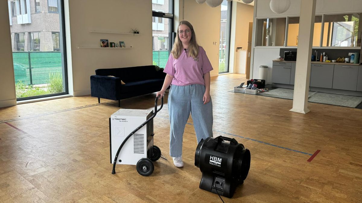 Personeel en ouders proberen te redden wat er te redden valt na waterschade Amersfoortse school