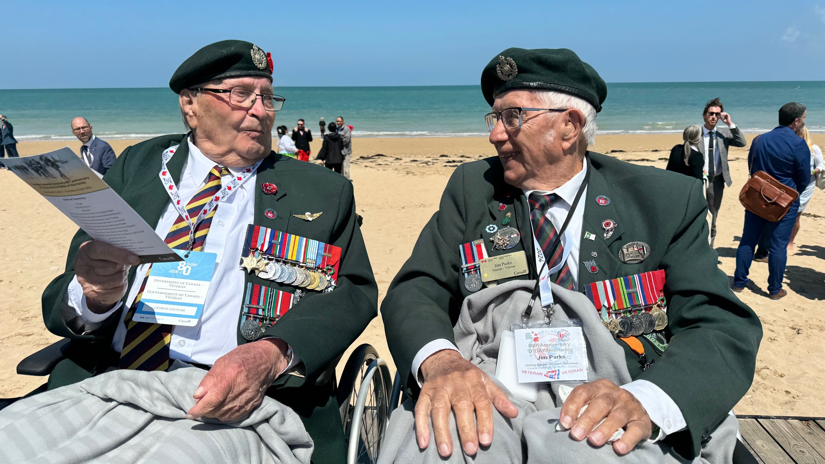 80 jier nei D-day tinkt feteraan Jim Parks noch oan Fryslân: "Wol der graach nochris hinne"