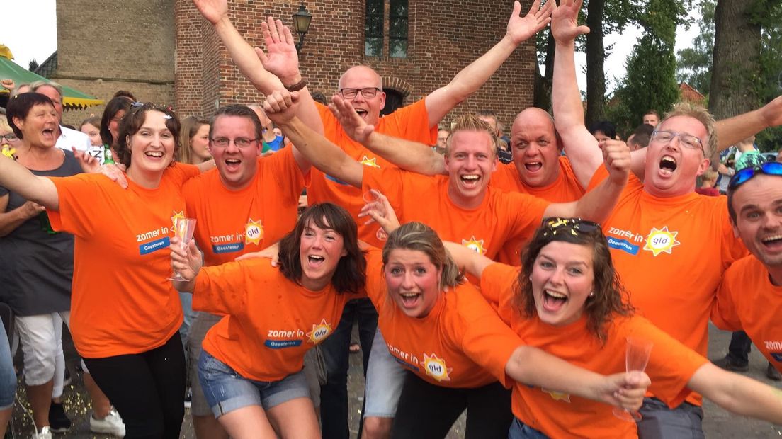 Geesteren mag zich een jaar lang 'de mooiste plaats van Gelderland' noemen. Het programma Zomer in Gelderland is daarmee na drie weken toeren voorbij. Geesteren neemt de titel over van Harreveld, die vorig jaar het programma won.