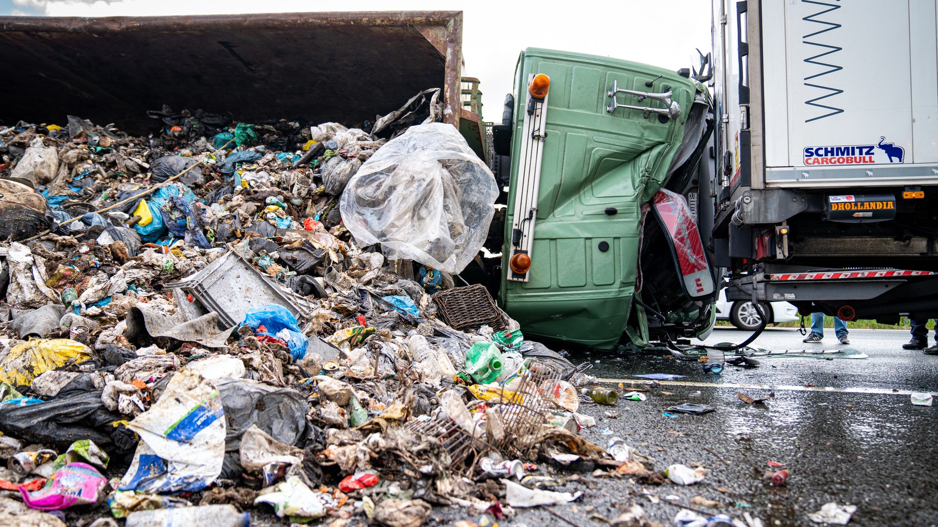 Verkeerschaos Rond Rotterdam: A20 Was Urenlang Dicht Door Gekantelde ...