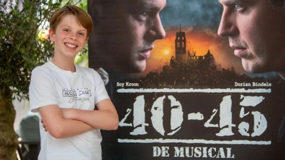 Duuk (12) schittert in oorlogsmusical: 'Of mijn beugel eruit kon, dat vragen ze niet zomaar'