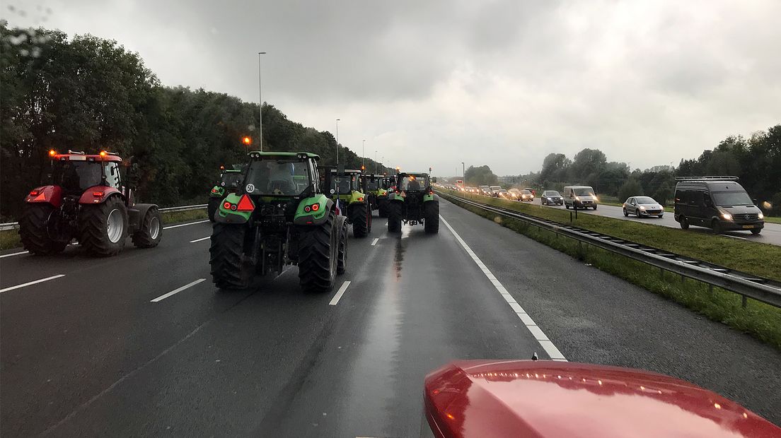 Honderden trekkers reden via de A12 naar Den Haag.