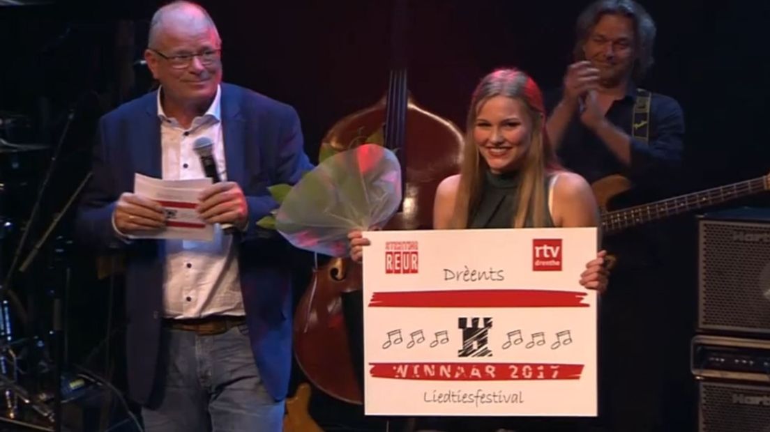 De 17-jarige zangeres zong het lied Mamme see (Rechten: RTV Drenthe)