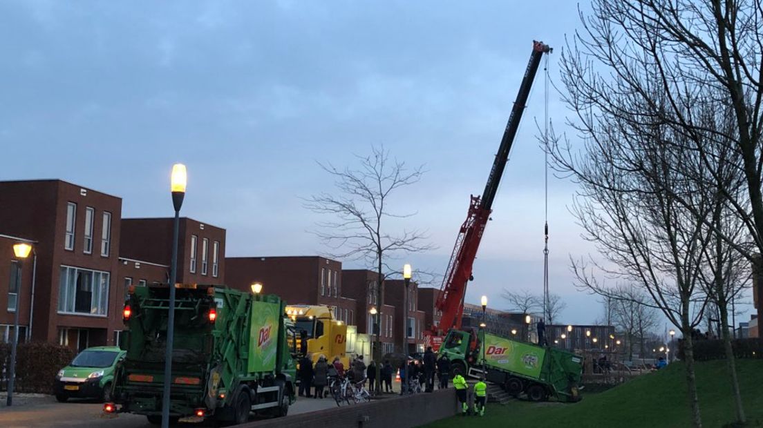Een vuilniswagen van afvalbedrijf Dar is dinsdagmiddag in Nijmegen in de problemen gekomen.