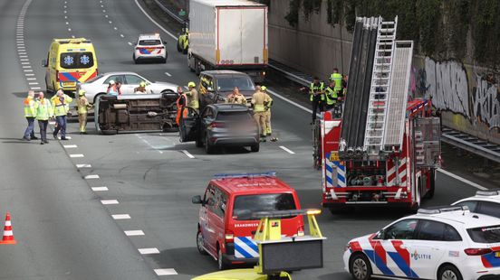 Ongeluk A27 zorgt voor file, ook op A12. Ongeluk A27 zorgt voor file, ook op A12.