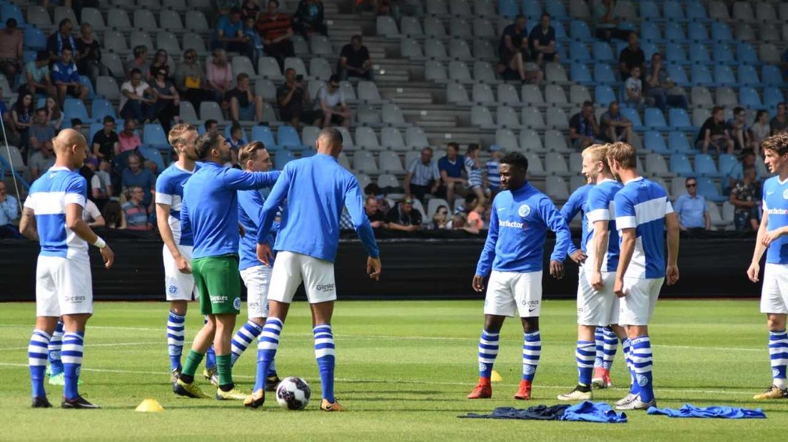 De Graafschap is door een 2-1 thuiszege op Almere City gepromoveerd naar de eredivisie. Dat betekent dat de Superboeren na twee jaar weer terugkeren op het hoogste niveau. Tarik Tissoudali en Fabian Serrarens waren de doelpuntenmakers, nadat Almere voorkwam.