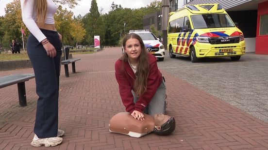 Leerlingen Esdal College winnen reanimatie-toernooi: 'Je hoopt dat het niet nodig is' Leerlingen Esdal College winnen reanimatie-toernooi: 'Je hoopt dat het niet nodig is'
