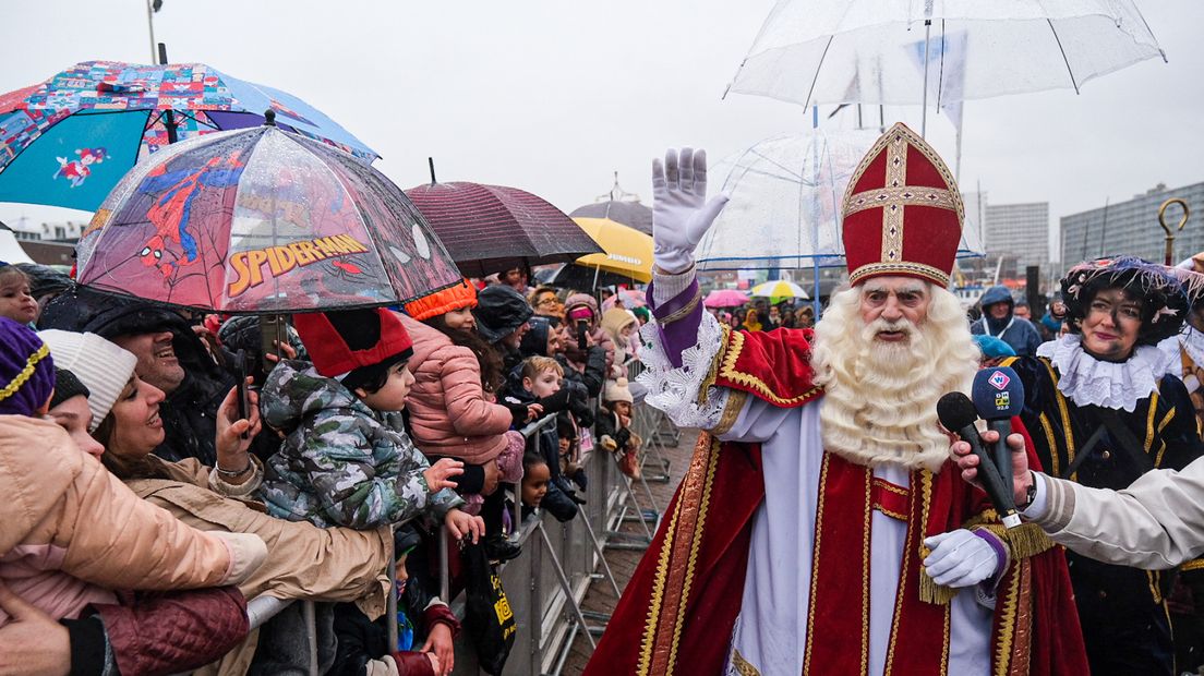 Sint begroet Den Haag