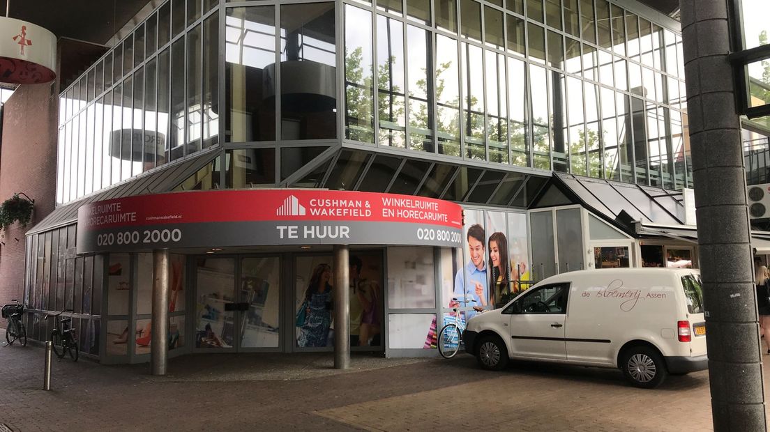Verheugde reacties in Assen op de verkoop van het V&D-pand en de herontwikkeling met winkels en woningen (Rechten: RTV Drenthe / Margriet Benak)