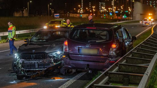 Ongeluk met 2 autos op de A2 bij Utrecht. Ongeluk met 2 autos op de A2 bij Utrecht.