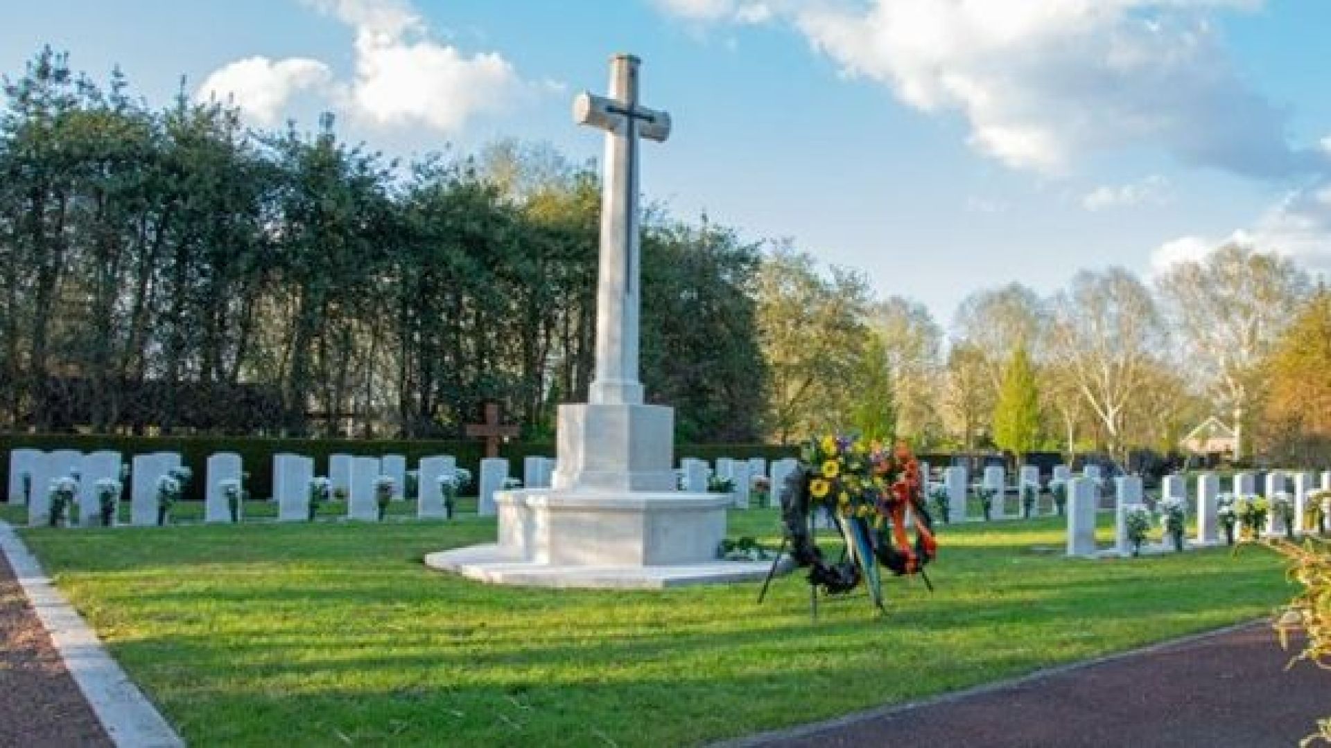 Oorlogsgraven op de Algemene Begraafplaats.