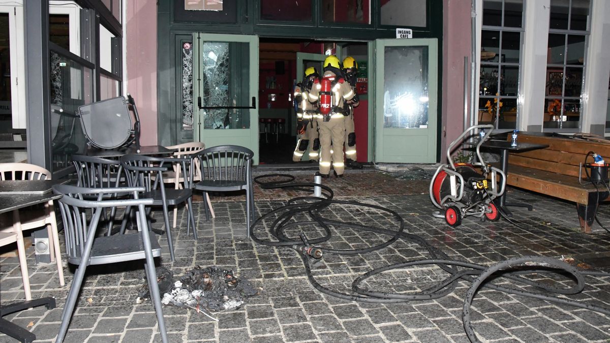 Café in verbouwing loopt rookschade op na brand die ontstond in prullenbak
