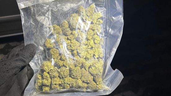Marihuana gevonden in auto: tweetal aangehouden voor drugsbezit en rijden onder invloed Nieuws