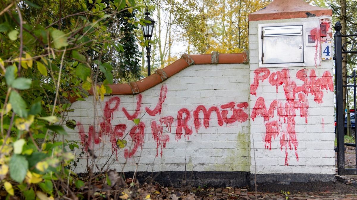 Huis van Friese PVV'ers beklad met rode verf