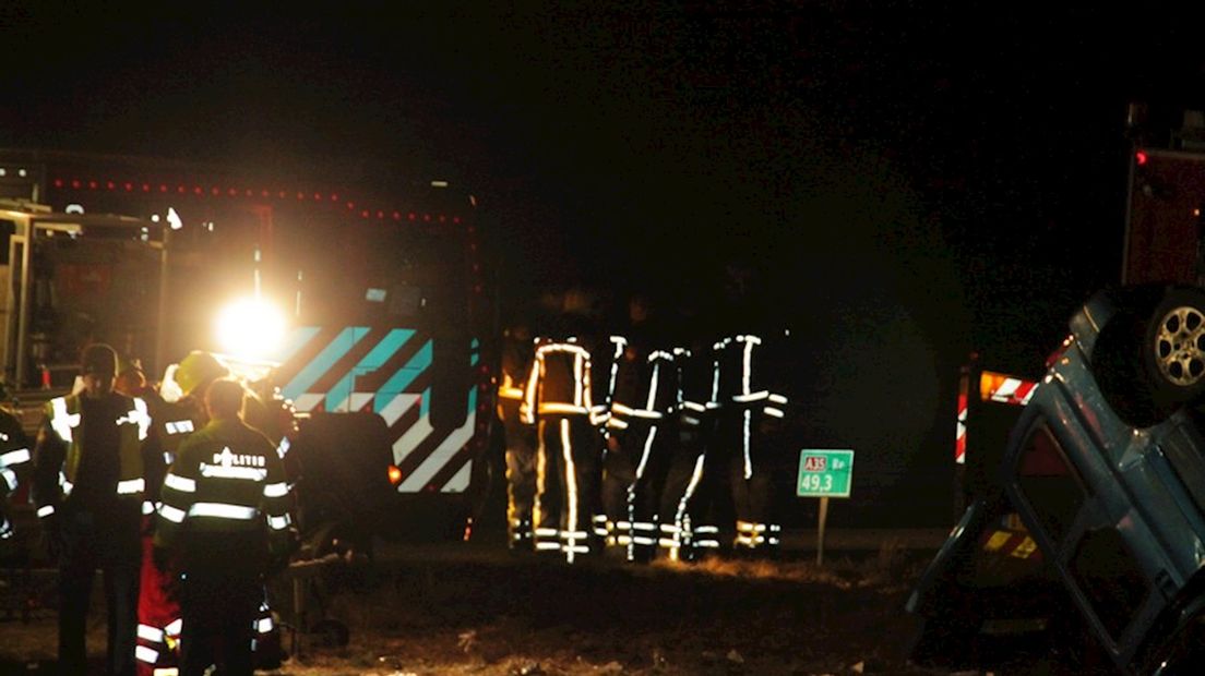 Auto's te water bij Bornerbroek