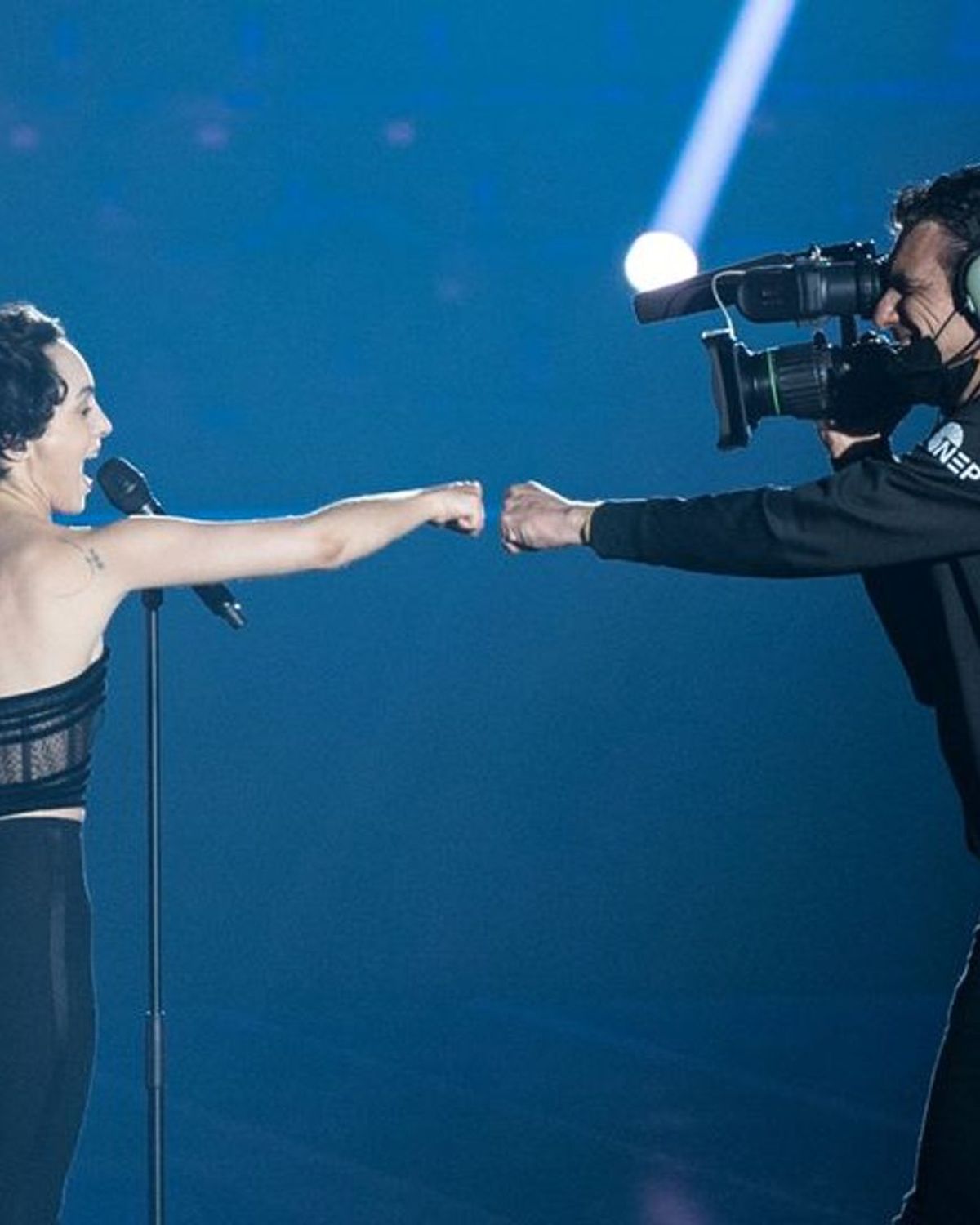 Cameraman Remco kreeg boks op podium van Franse inzending Songfestival