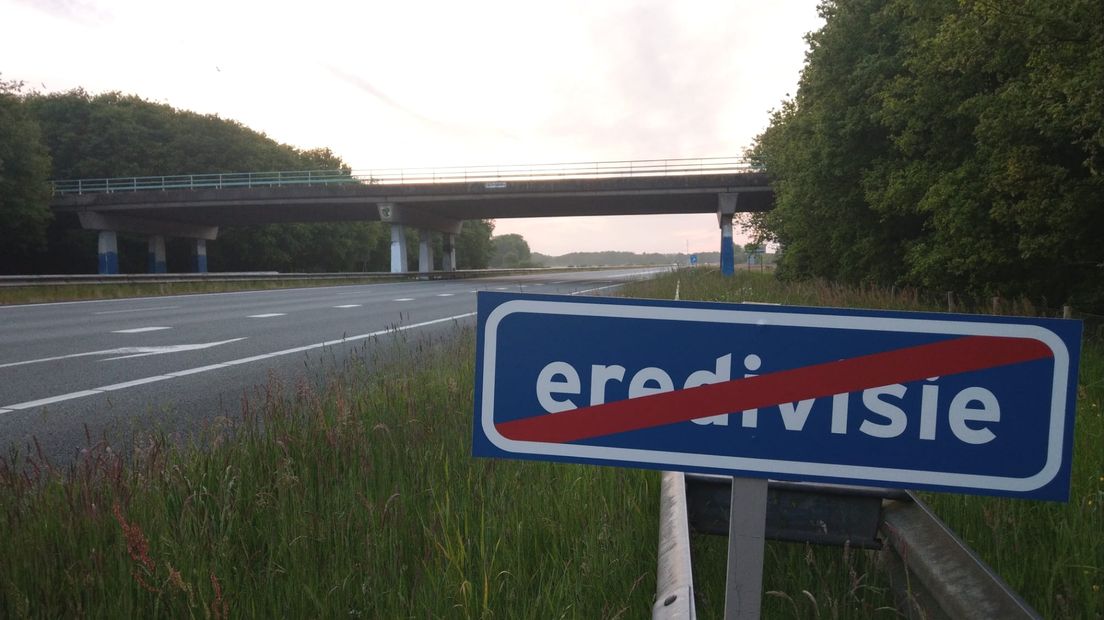 Ludiek bord op de grens van Groningen en Friesland