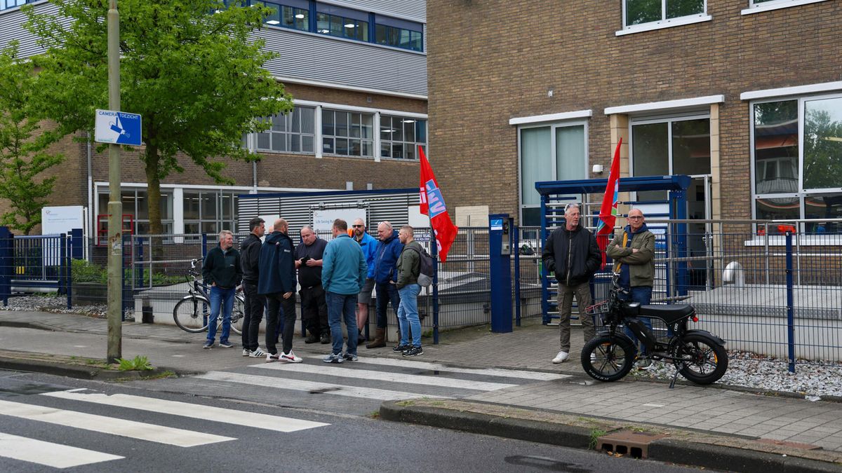 Werknemers FrieslandCampina Beilen leggen werk neer
