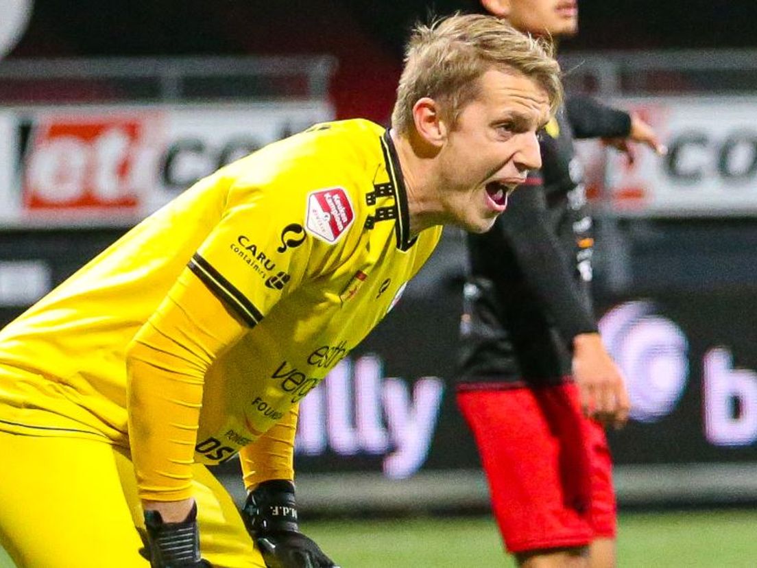 Maarten de Fockert in actie tijdens Excelsior-Jong AZ. (VK Sportphoto - Mischa Keemink)