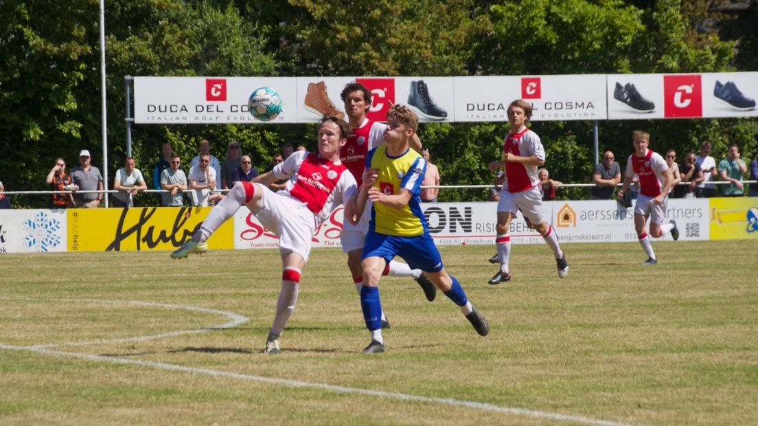 Bas van der Wel komt net niet aan de bal namens SVOD'22