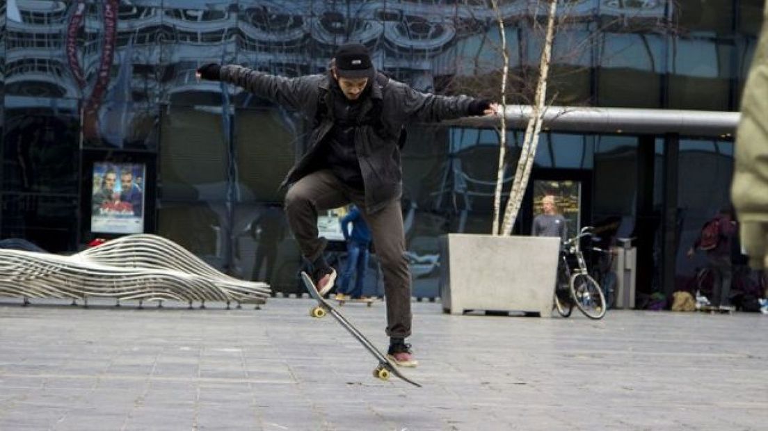 Skater op het Haagse Spuiplein