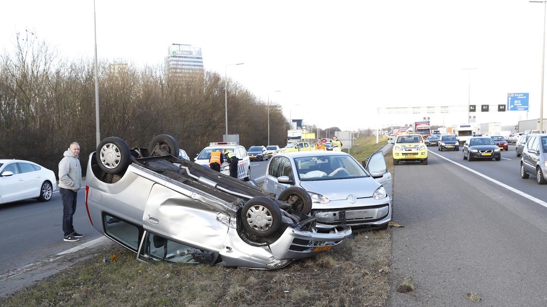 Auto slaat over de kop in Zwolle