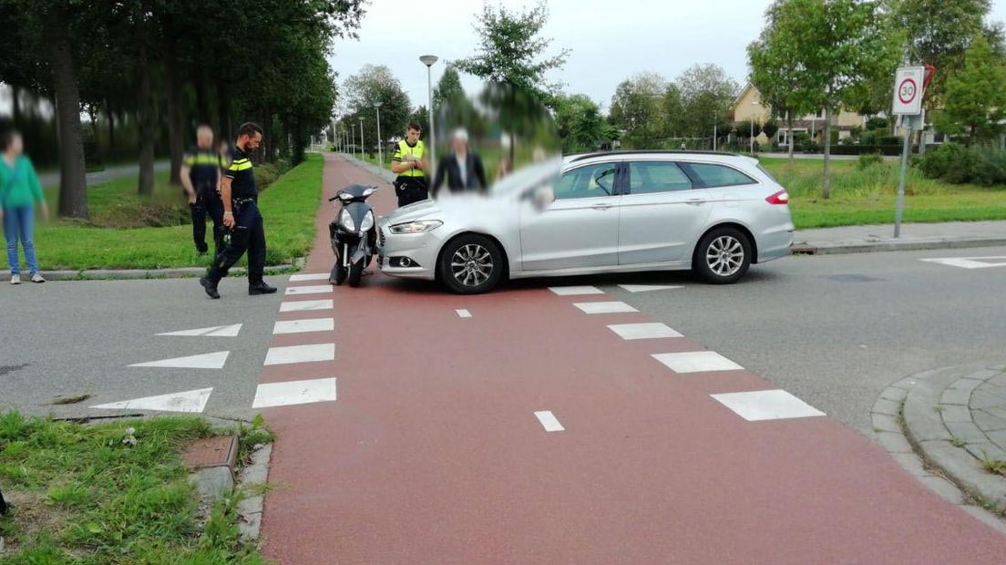 De bestuurder van de scooter raakte gewond (Rechten: Persbureau Meter)