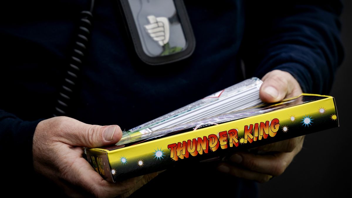 112-nieuws: Politie neemt illegaal vuurwerk in beslag in Haren • Schoorsteenbrand in Grootegast