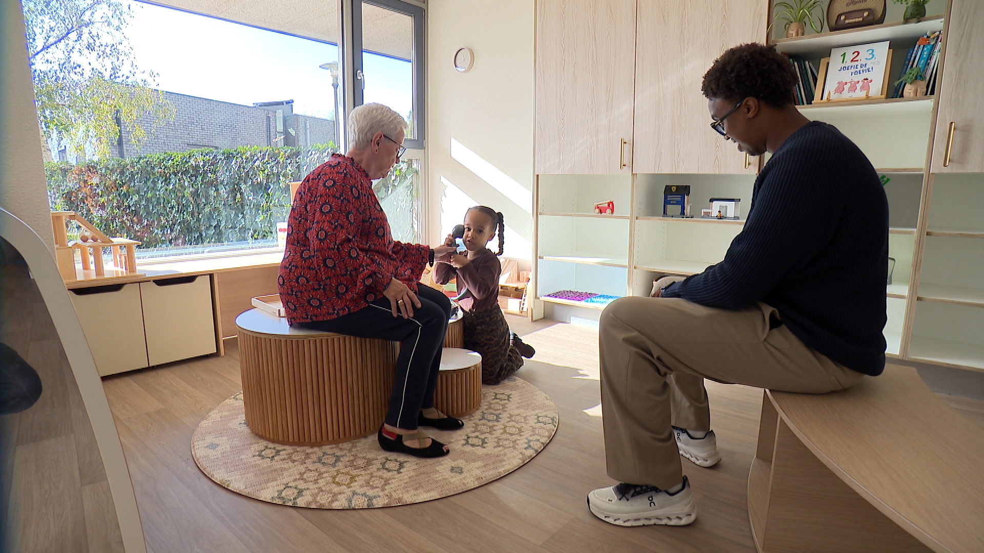 Bewoners zorgcentrum Ter Reede aan de slag in 'eigen' kinderopvang