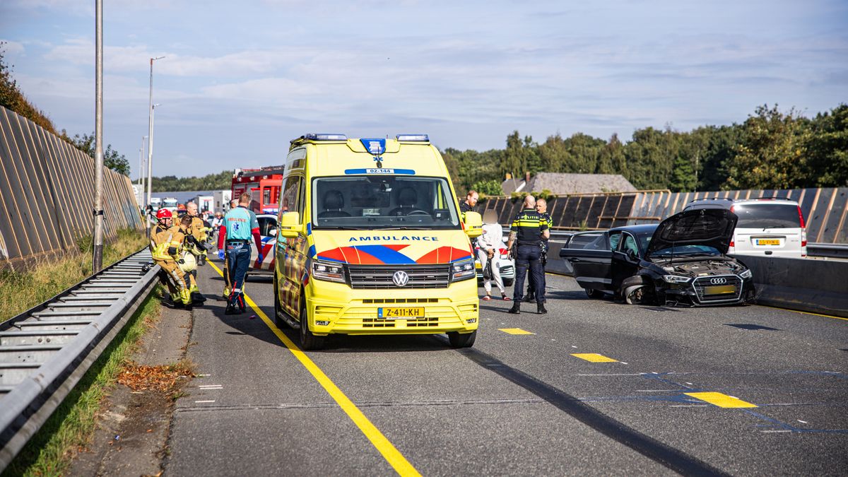 Lange file op A32 bij Heerenveen door ongeluk