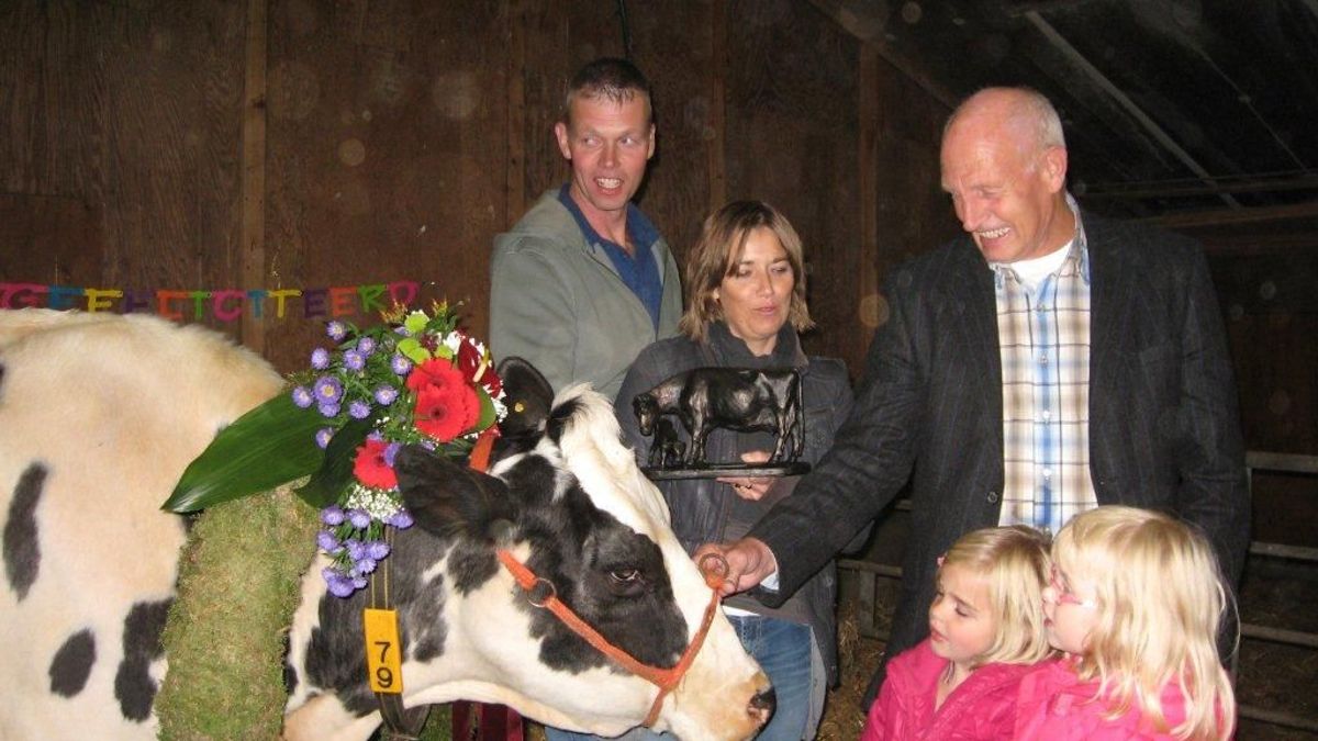 Dora 48 gehuldigd in Wapserveen