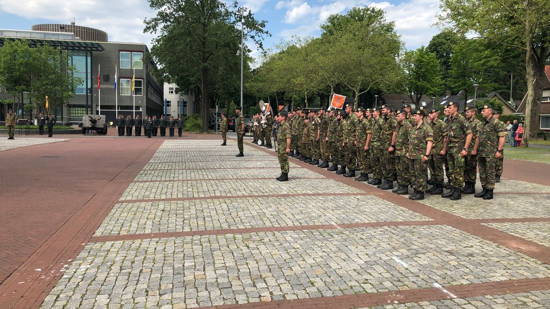 In Epe zijn vrijdagmiddag vijfentwintig militairen van het VuursteunCommando beëdigd. Nadat de militairen tijdens de ceremonie hun eed of gelofte hebben afgelegd, hebben ze hun opleiding afgerond. Dan kunnen ze officieel ingezet worden.