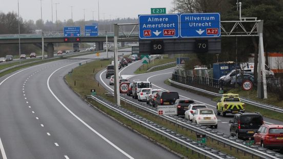 Geen files meer na vroege spits vanwege ongelukken en vakantieverkeer. Geen files meer na vroege spits vanwege ongelukken en vakantieverkeer.