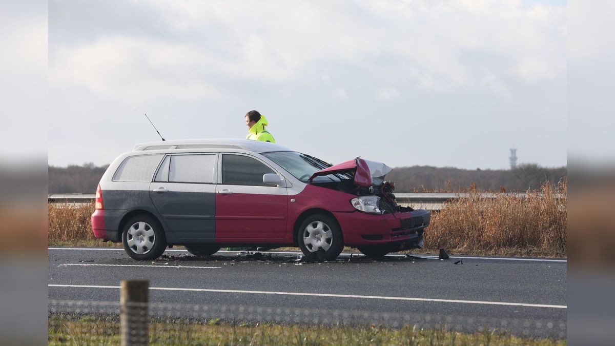 Auto's botsen op elkaar op de A6 bij Oosterzee