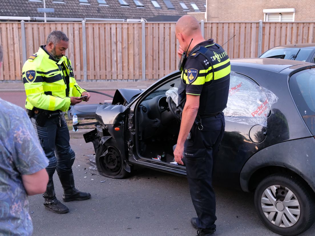 Het auto-ongeluk op het Schout Palspad (Bron: Media TV - Arnold Sneeuw)