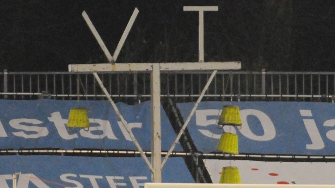 FC Emmen klopt Telstar met 1-3, de mandjes tonen de feiten (foto Bennie Wolbers)