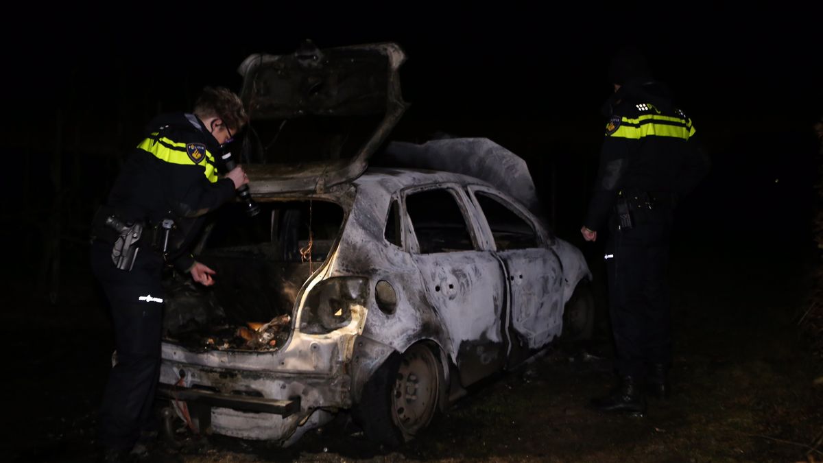 Brandende auto in Acquoy is mogelijk vluchtauto van overvallers Beusichem