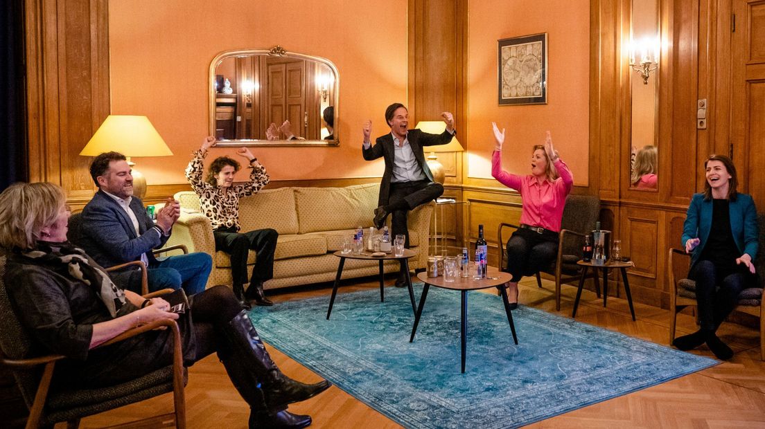 Mark Rutte juicht na de eerste exitpoll
