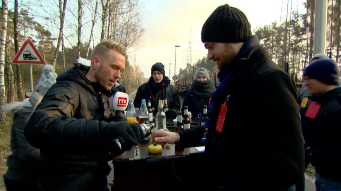 Bij het klootschieten in Duitsland gaat het eigenlijk vooral om het drinken (Rechten: RTV Drenthe)