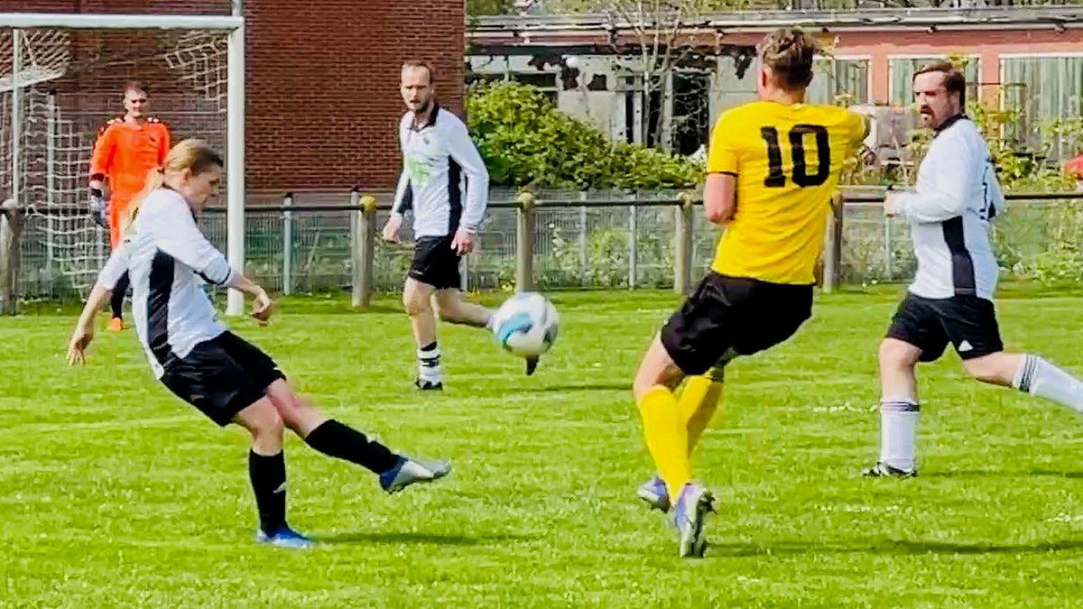 De rechtsback van VV Usquert loop je niet zomaar voorbij