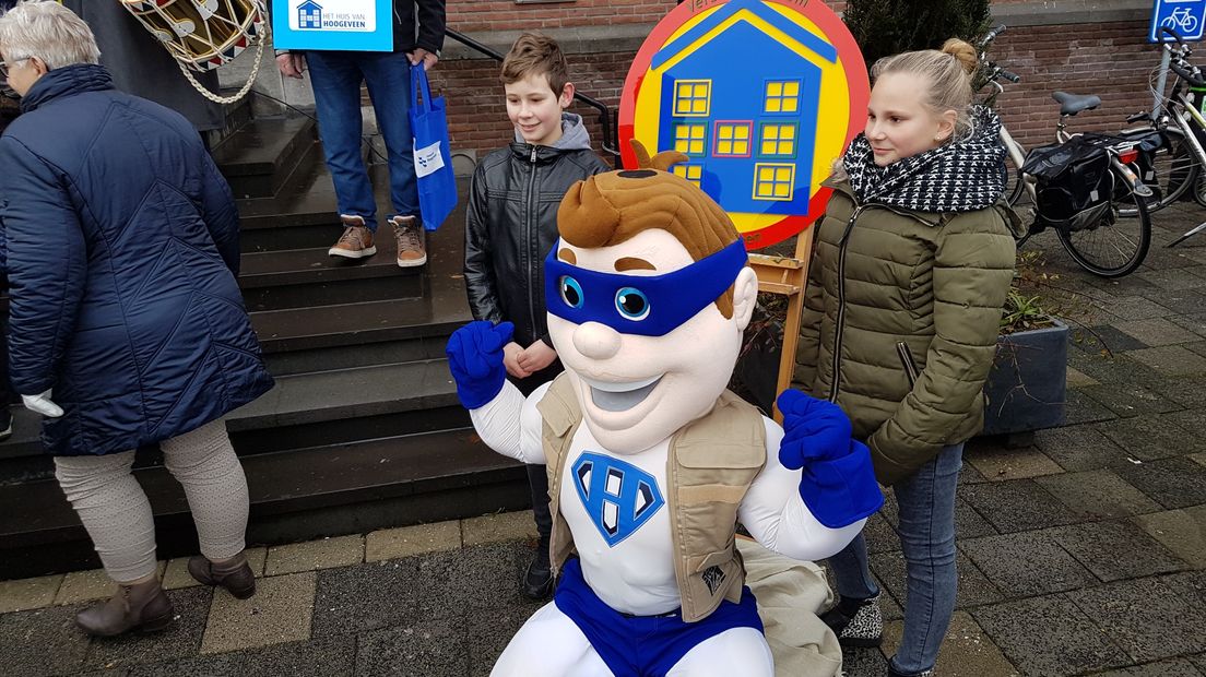 Het bord ter ere van de Verbinding van Hoogeveen  (Rechten: Tiffany Frasa/RTV Drenthe)