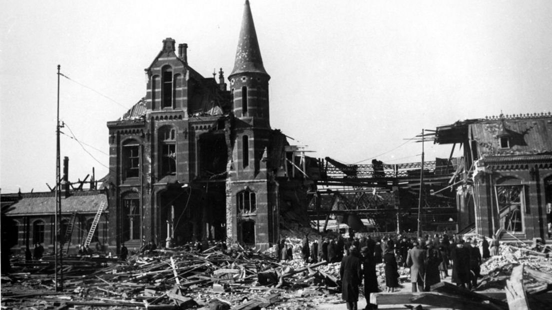 Station Nijmegen na het bombardement.