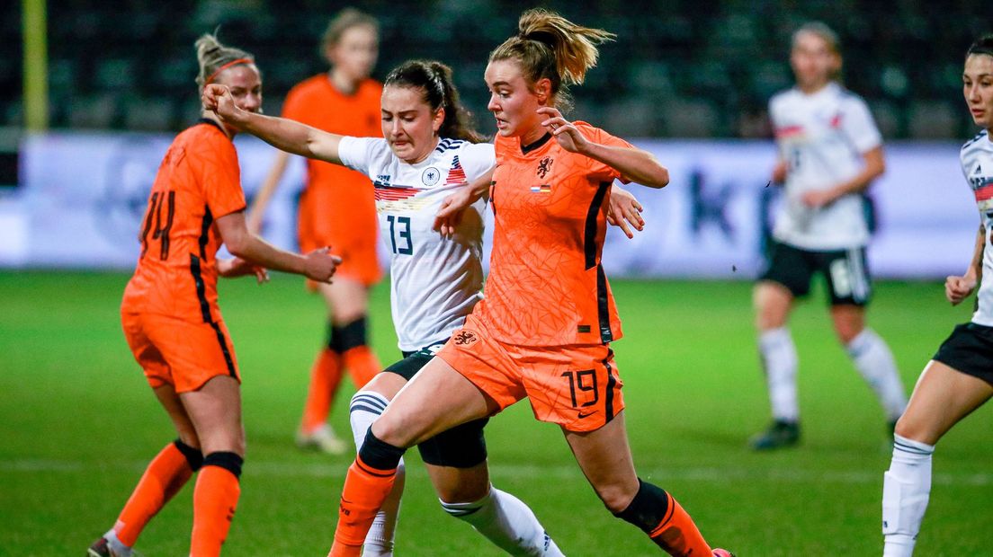 Jill Roord in actie tegen Duitsland
