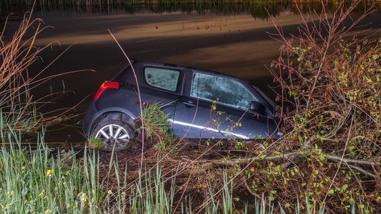 Auto belandt in de Meije bij Zegveld Home