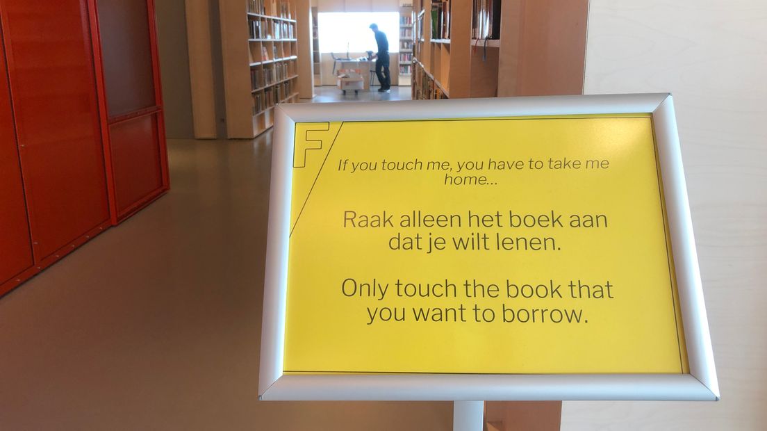 Een informatiebord in de bibliotheek in Forum Groningen