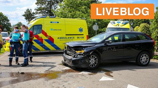 gewonde bij harde botsing op kruising • 45 km-auto over de kop. gewonde bij harde botsing op kruising • 45 km-auto over de kop.