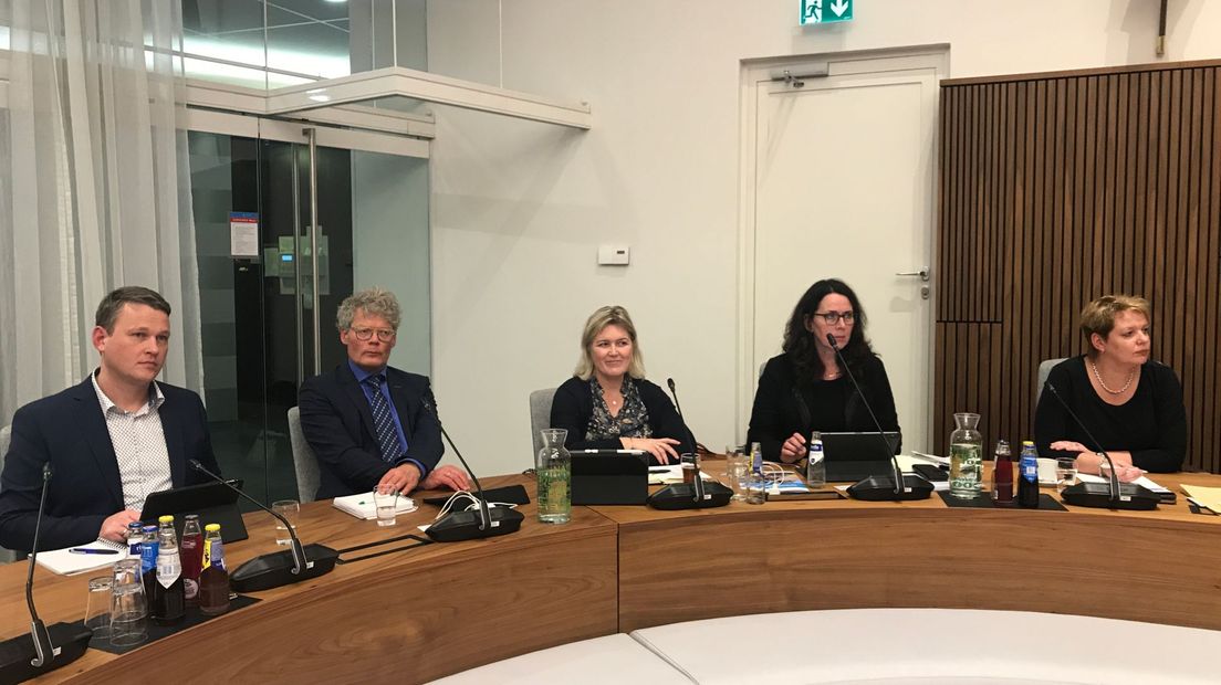 Het Asser college is weer op sterkte met vijf wethouders, met de komst van Broekema en Bergsma (Rechten: RTV Drenthe / Margriet Benak)