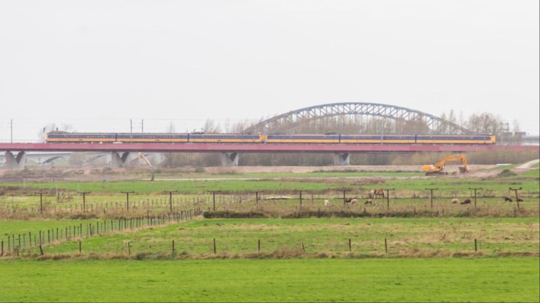 Vanaf 2023 snellere treinen via Hanzelijn naar Randstad